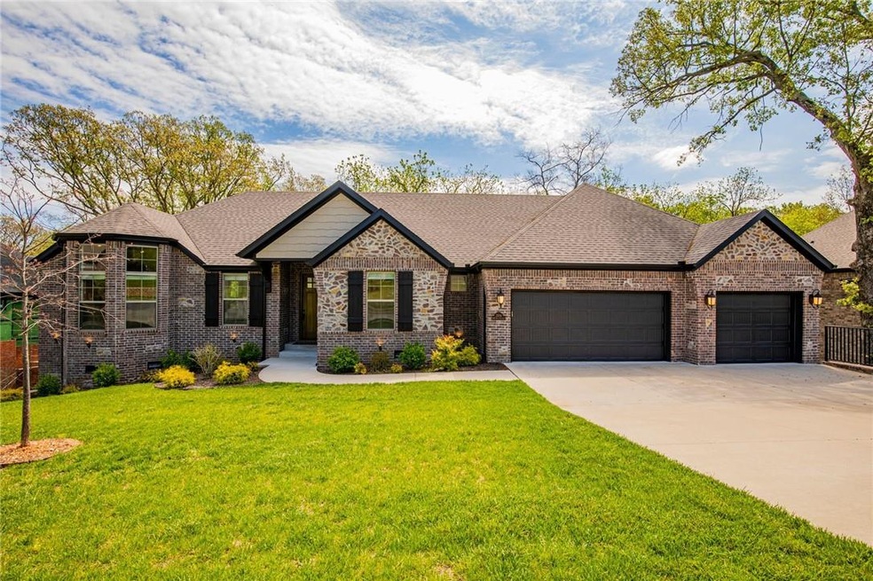 Beautiful Home within Minutes to Downtown Bentonville, Bike & Walking Trails, Schools, Museum, Parks.....