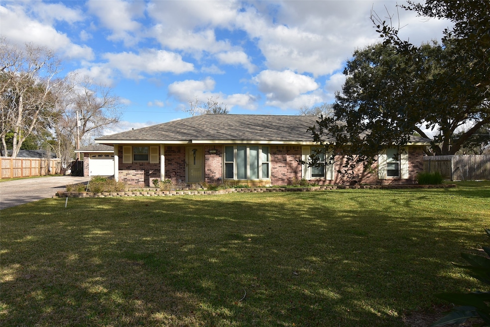 203 San Bernard St, Bay City, TX 77414 - photo 1