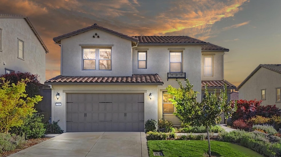 Sold $895,000