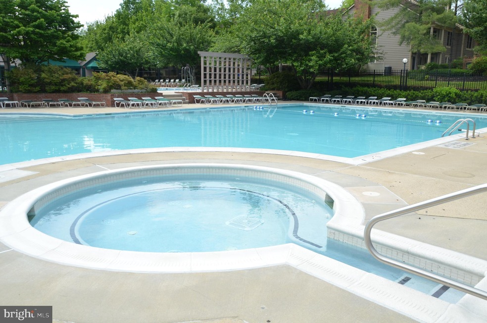 5700 Chapman Mill Dr unit 400, Rockville, MD 20852 - photo 1