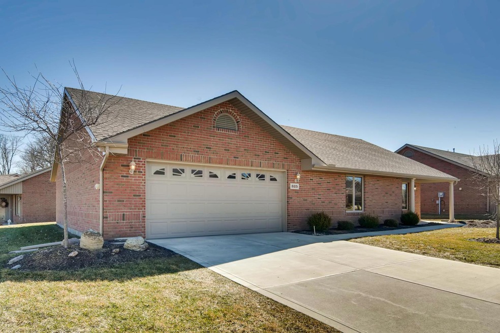 825 Hickory Hill Dr unit 825, Marysville, OH 43040 - photo 1