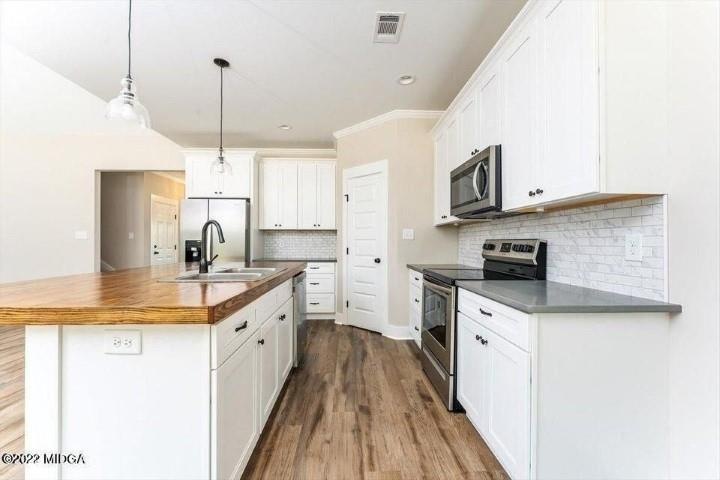 262 Lakeview Dr, Macon, GA 31211 - photo 1