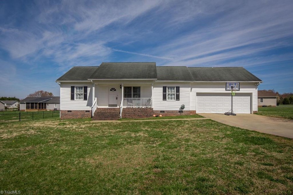 124 Clearview Rd, Statesville, NC 28625 - photo 1