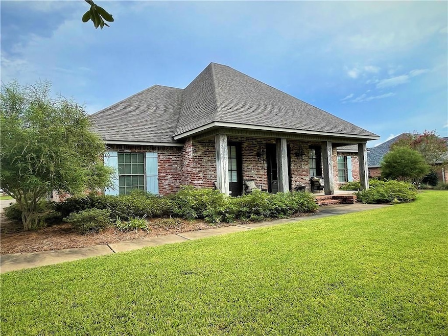 110 Lakeland Dr, Pineville, LA 71360 - photo 1