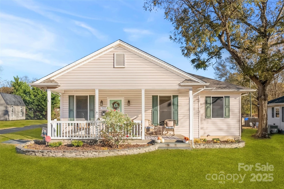 909 S Main St, Clover, SC 29710 - photo 1