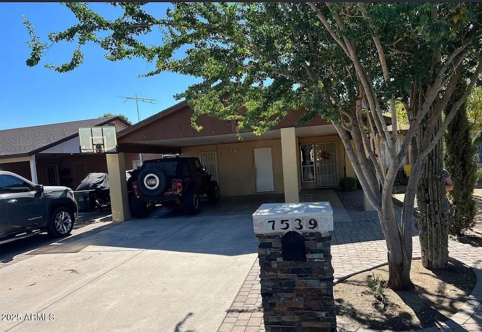 7539 W Glenrosa Ave, Phoenix, AZ 85033 - photo 1
