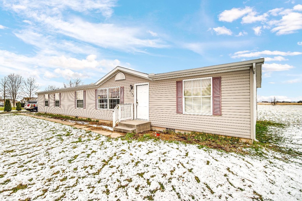 2135 E 450 S, La Porte, IN 46350 - photo 1