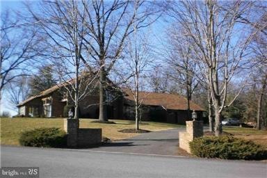 429 Lindman Dr, Chambersburg, PA 17202 - photo 1