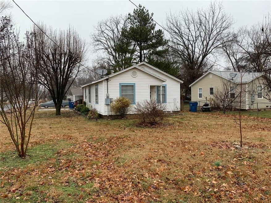 312 NW 7th St, Bentonville, AR 72712 - photo 1