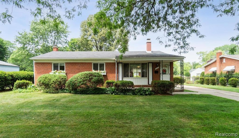 Spectacular 3 br ranch on over 1/3 acre lot!
