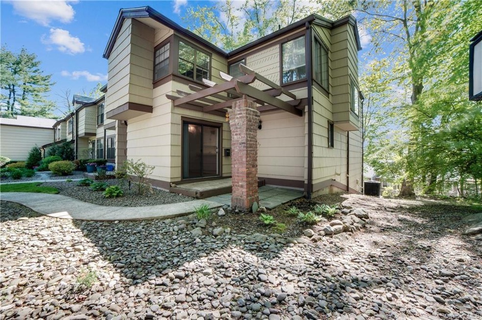 137 Treetop Cir, Nanuet, NY 10954 - photo 1