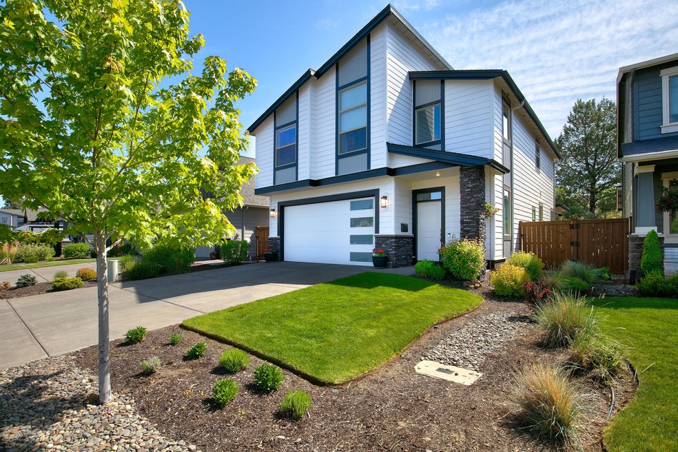 61040 SE Stari Most Loop, Bend, OR 97702 - photo 1