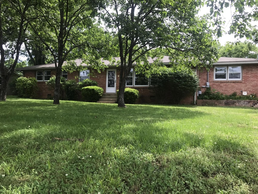 823 Castle Heights Ave, Lebanon, TN 37087 - photo 1