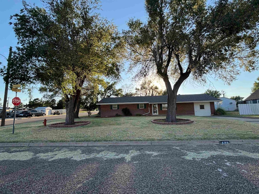 423 Avenue J, Beaver, OK 73932 - photo 1