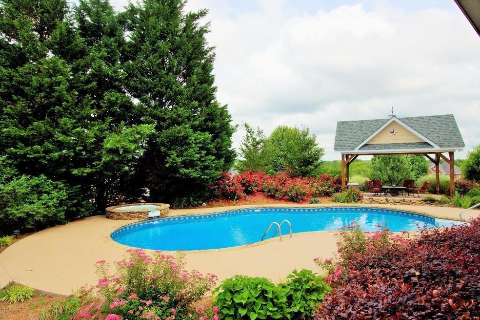 Pool / Hot tub