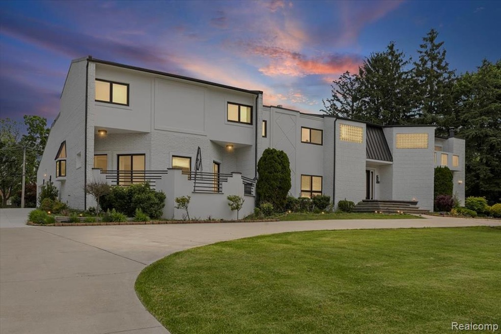 3440 Lone Pine Rd, West Bloomfield, MI 48323 - photo 1