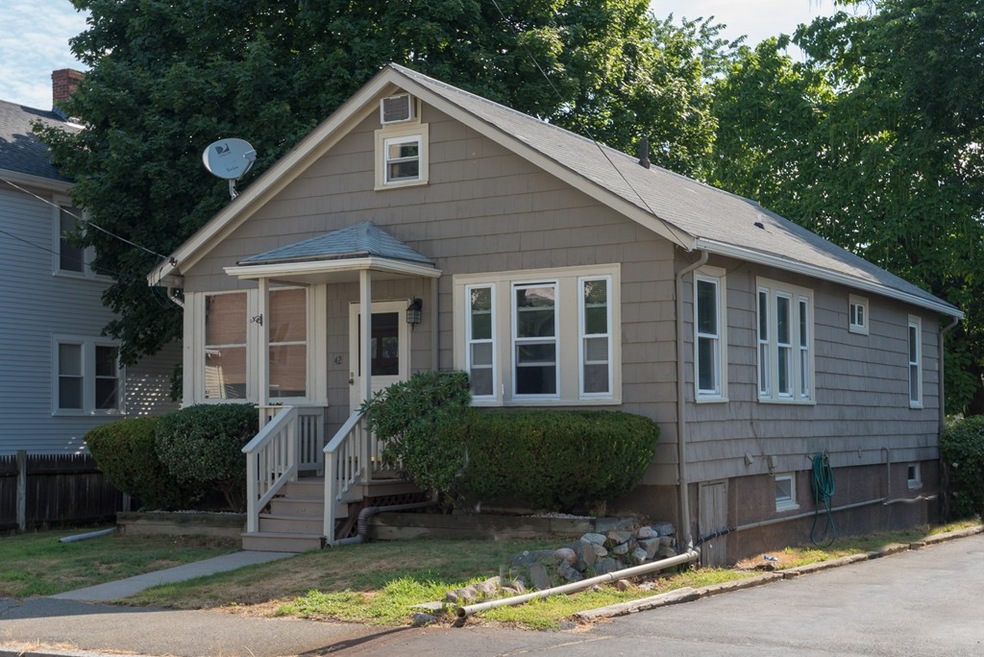 42 Grossman St, Quincy, MA 02169 - photo 1