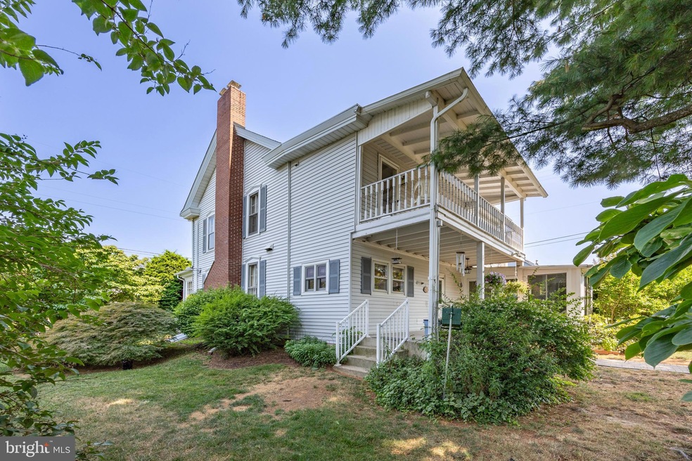 910 Maple St, Honey Brook, PA 19344 - photo 1