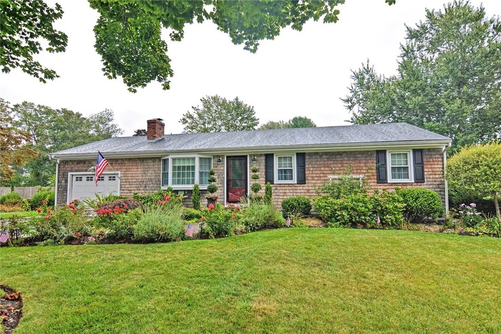 135 Sowams Rd, Barrington, RI 02806 - photo 1