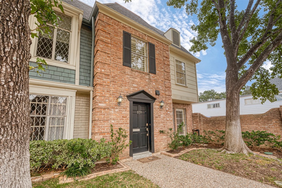 Welcome to 377 N post Oak Lane.