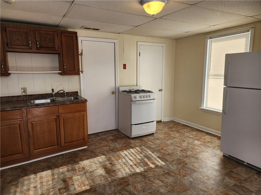 4 Smith St, Warwick, RI 02886 - photo 1