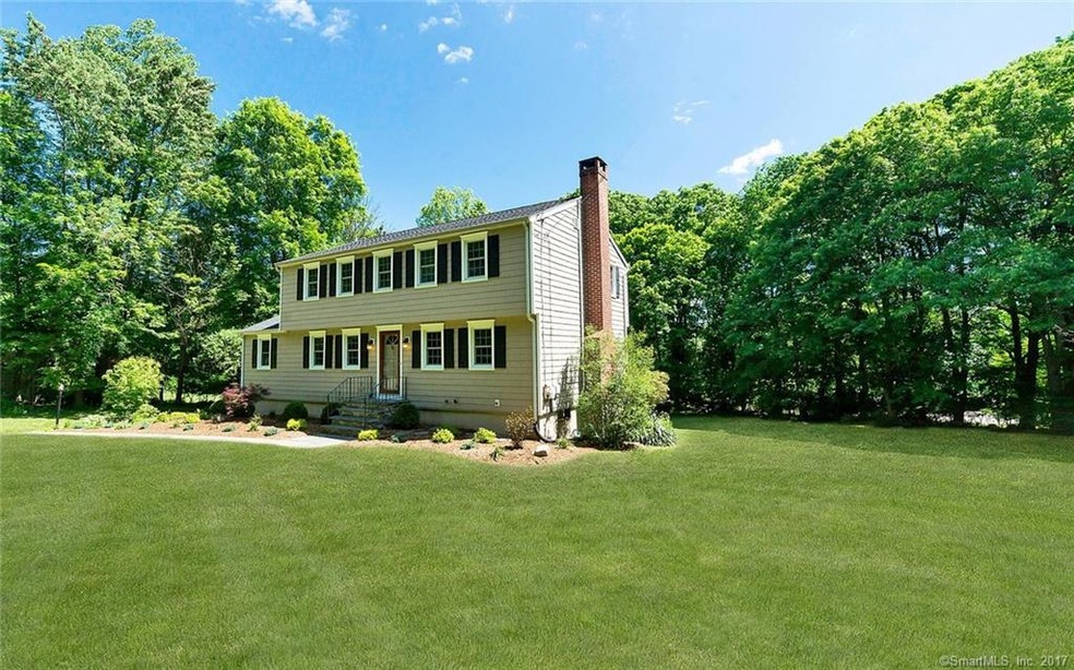 42 Wilton Rd W, Ridgefield, CT 06877 - photo 1