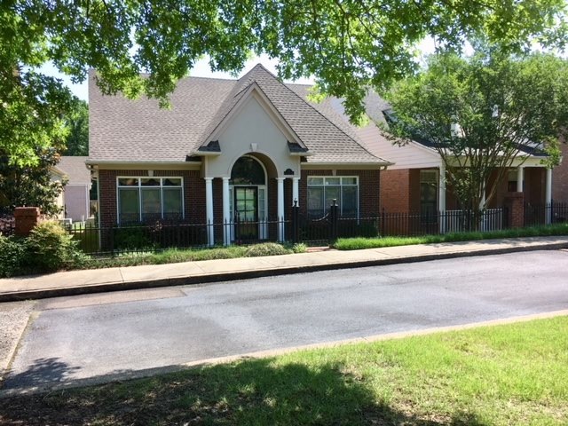 Well maintained 3bedroom, 21/2 bath home in beauti