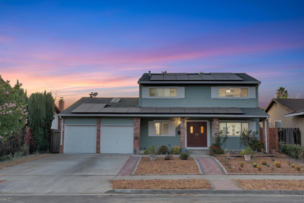 Sold $1,465,000 • Co-Listing Agent