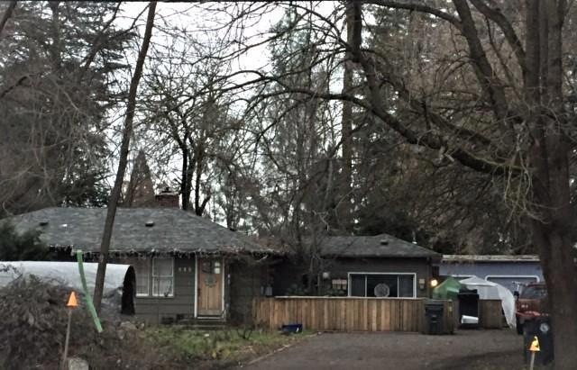 685 Beall Ln, Central Point, OR 97502 - photo 1