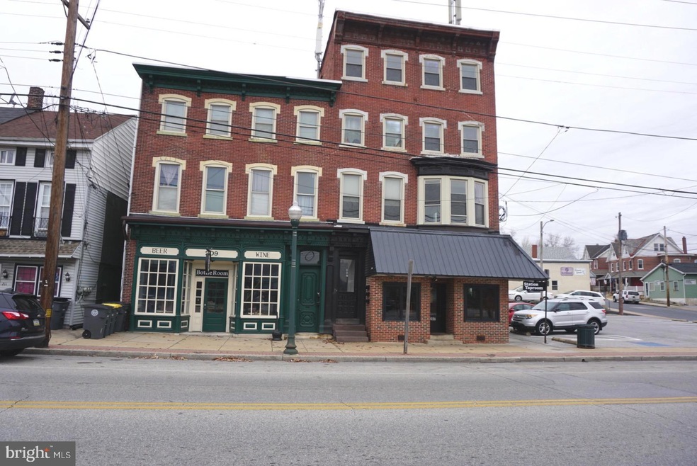 207 W Lancaster Ave unit 4, Downingtown, PA 19335 - photo 1