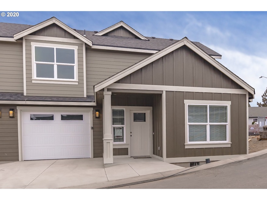 2755 SW Greens Blvd unit 17, Redmond, OR 97756 - photo 1