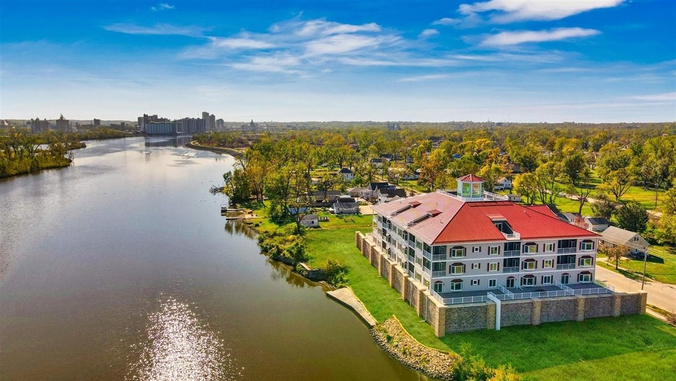 1871 Ellis Blvd NW unit 303, Cedar Rapids, IA 52405 - photo 1