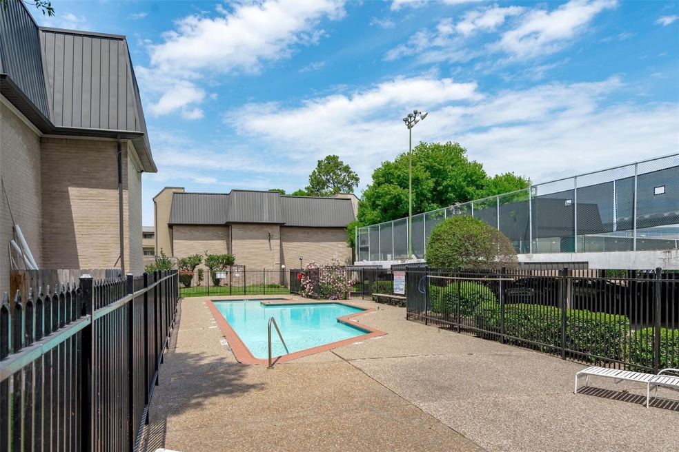 8419 Hearth Dr unit 21, Houston, TX 77054 - photo 1