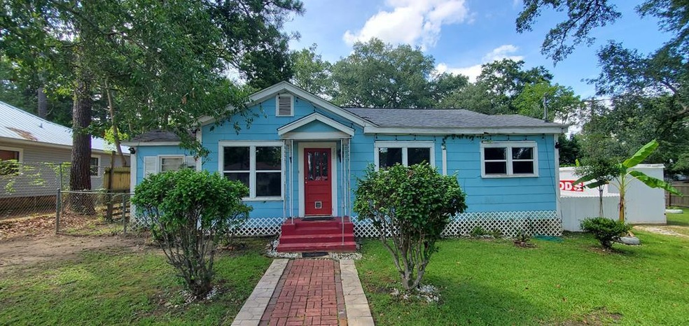 102 Meadow St, Thomasville, GA 31792 - photo 1