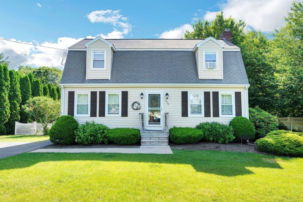 239 Center St, Bellingham, MA 02019 - photo 1