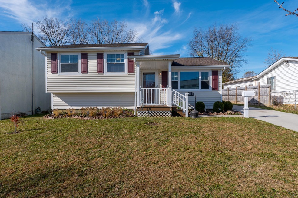 585 Fox Ridge St, Columbus, OH 43228 - photo 1