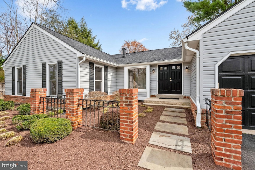 9469 Copenhaver Dr, Potomac, MD 20854 - photo 1