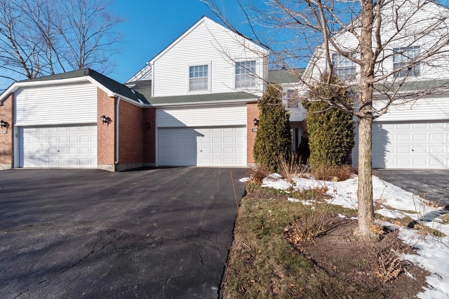 120 Pembroke Cir unit 46C3, Lake Bluff, IL 60044 - photo 1