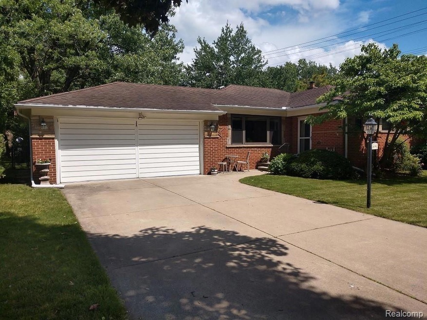1457 SF THREE BEDROOM RANCH WITH TWO CAR ATTACHED 