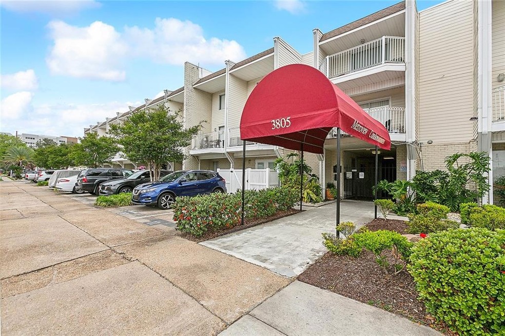 Great condo in heart of Metairie with easy access