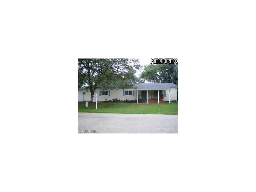 14 Lakeview Ct offers all the modern conveniences 