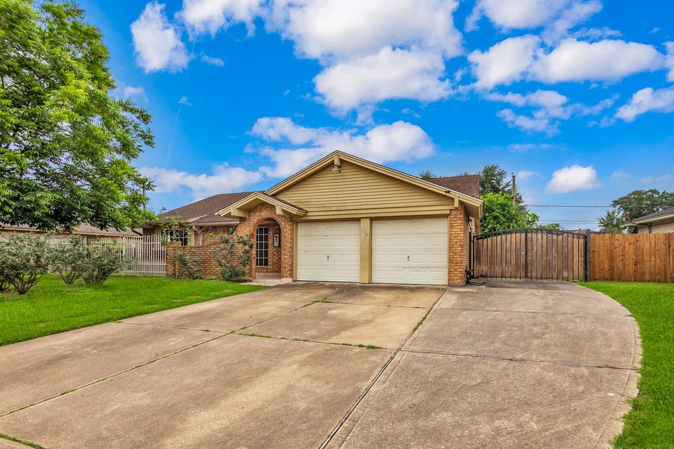 1103 Twinbrooke Dr, Houston, TX 77088 - photo 1