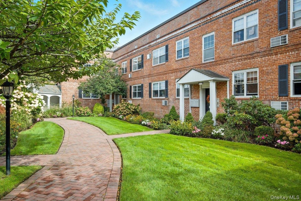 Pending $359,000 • Co-Listing Agent