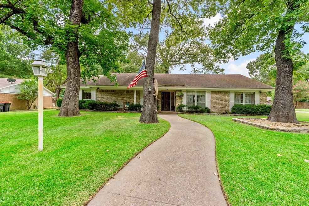 Ranch-style house featuring a front yard