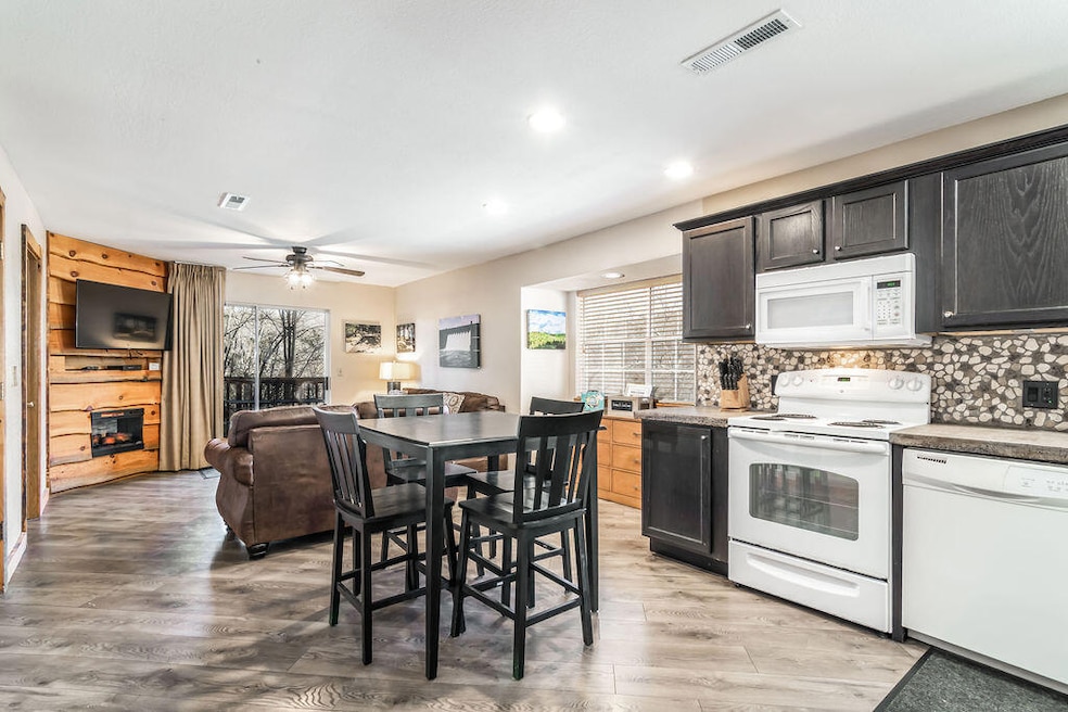 13WoodpeckerLaneUnit2Branson_