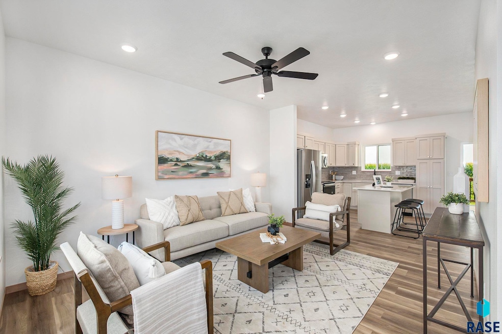 For Sale $375,200 • Co-Listing Agent