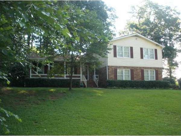 Exterior Front. Immaculate tri-level in close in S