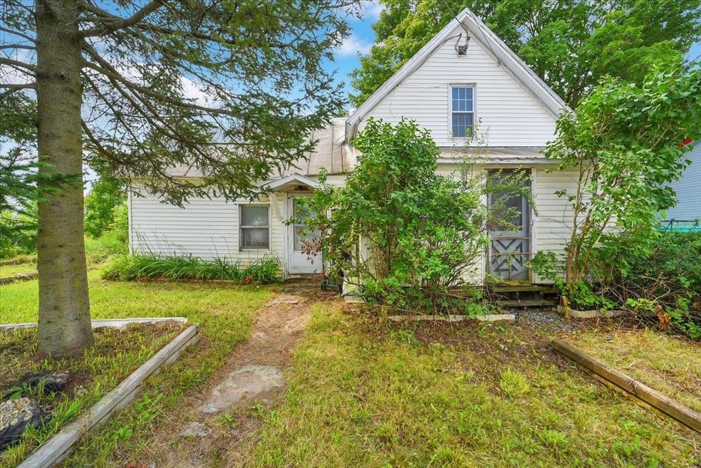 68 Railroad St, Enosburg, VT 05450 - photo 1