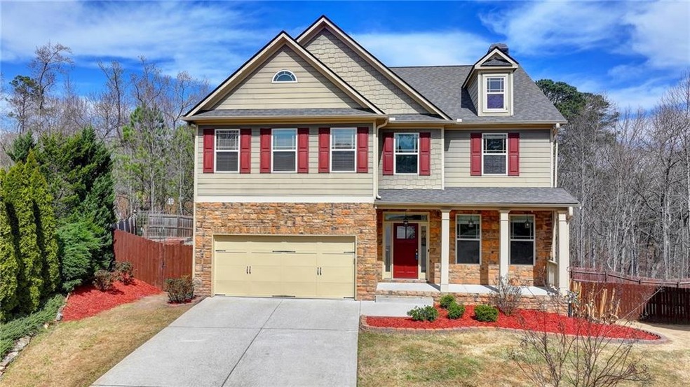 Craftsman house with a garage