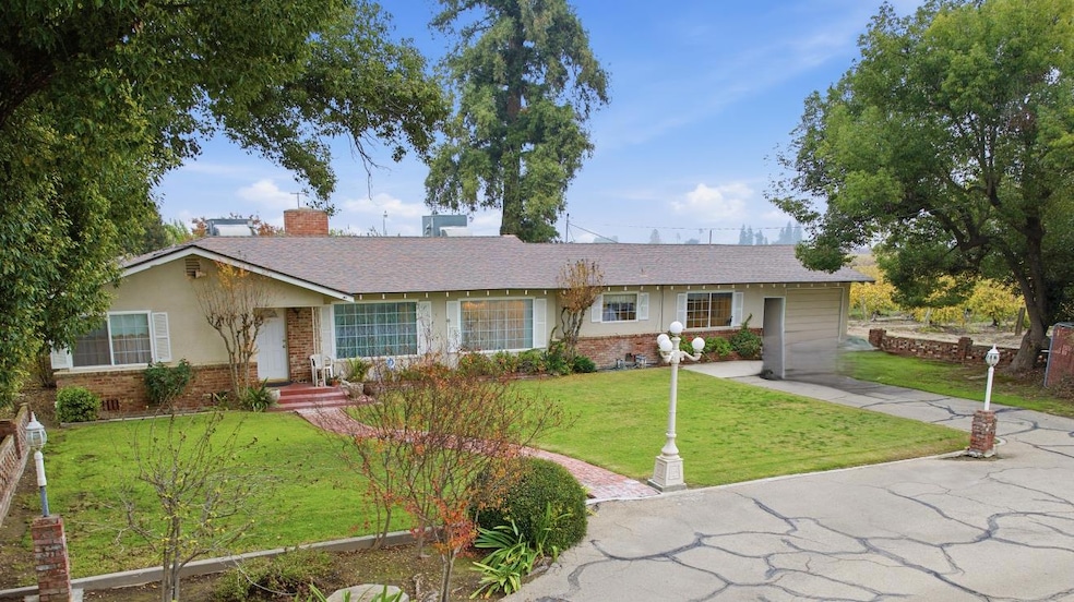 11704 E Nebraska Ave, Selma, CA 93662 - photo 1